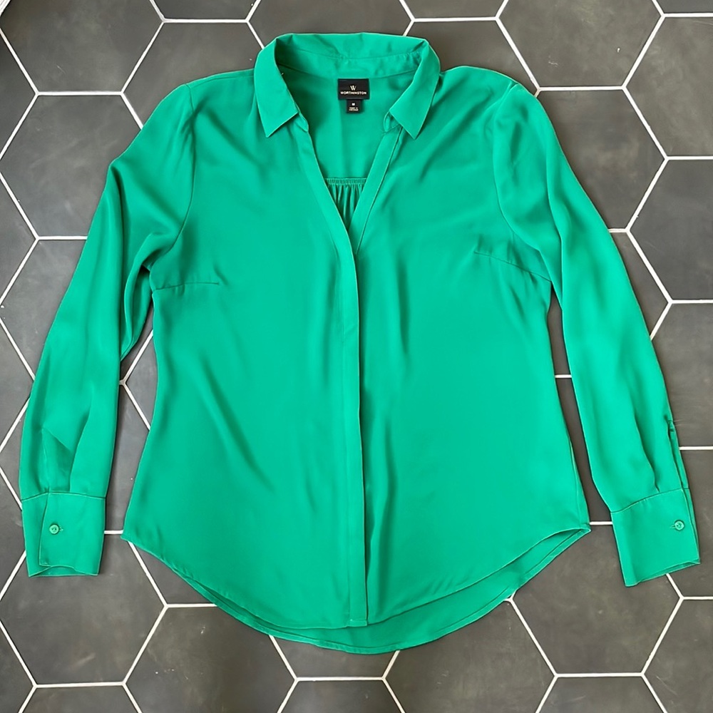 ☘️Worthington Kelly Green Blouse | M